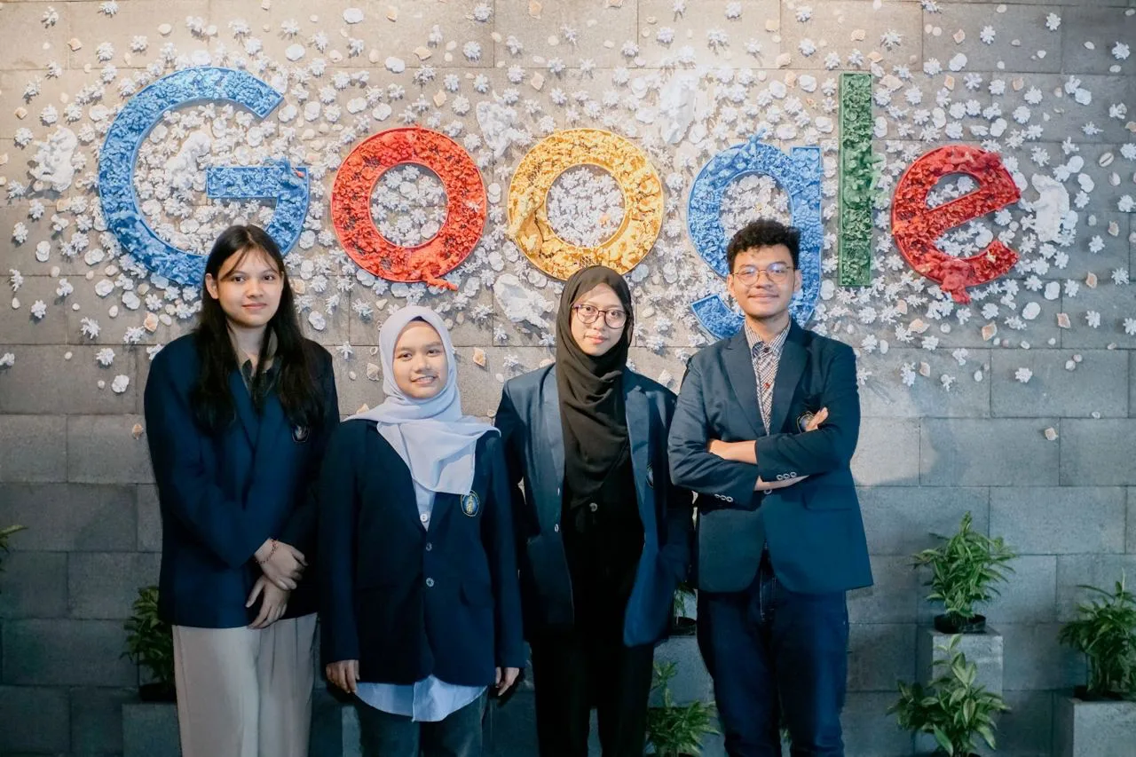 me and my team visiting the Google office for a competition final